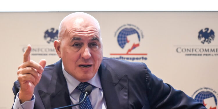 Leonardo, la Fiom replica al ministro Crosetto: “esca dall’ambiguità e smentisca la vendita di armi a Israele”