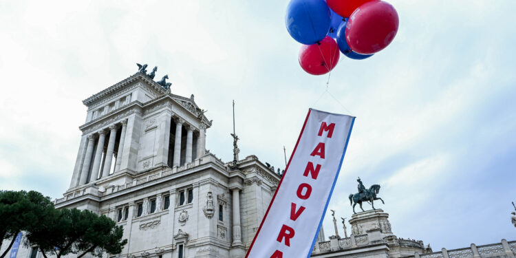 Manovra, Landini: è momento di una rivolta sociale. FdI: parole che fanno rabbrividire