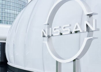 Auto, Nissan taglia 9mila posti di lavoro nel mondo, capacità produttiva giù del 20%