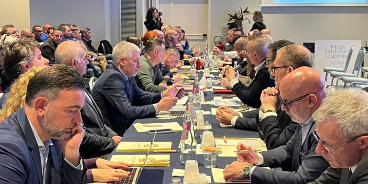 Contratto metalmeccanici, rotte le trattative: i sindacati annunciano sciopero. Federmeccanica offre 173 euro di aumento contro una richiesta di 280