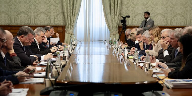 Manovra: per Sbarra ottima, per Landini-Bombardieri pessima. Dopo la maratona di Palazzo Chigi le posizioni restano immutate (e lo sciopero generale confermato)