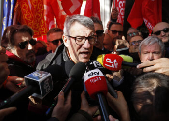 Landini rilancia la questione salariale, “dopo lo sciopero chiameremo Confindustria”. E al governo risponde: ‘’vogliamo rispetto’’