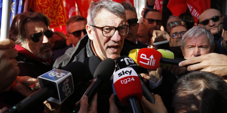Landini rilancia la questione salariale, “dopo lo sciopero chiameremo Confindustria”. E al governo risponde: ‘’vogliamo rispetto’’