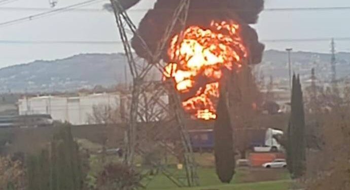 Esplosione nella raffineria Eni di Calenzano