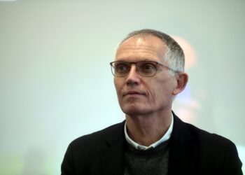 Carlos Tavares si dimette da ceo di Stellantis, il titolo crolla in borsa