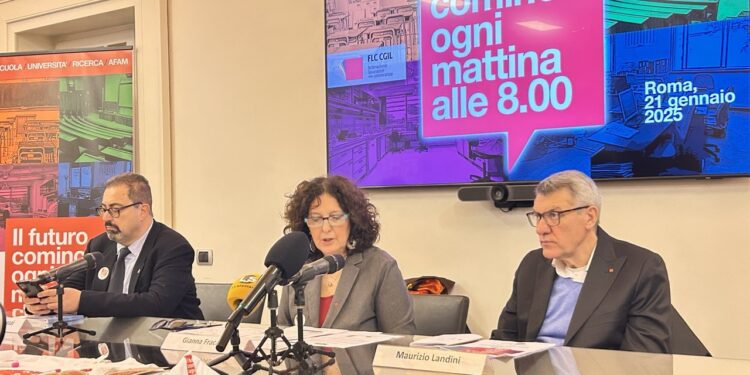 Salari al palo e un rinnovo che ancora non arriva. I numeri sul mondo dell’istruzione nella ricerca della Flc-Cgil