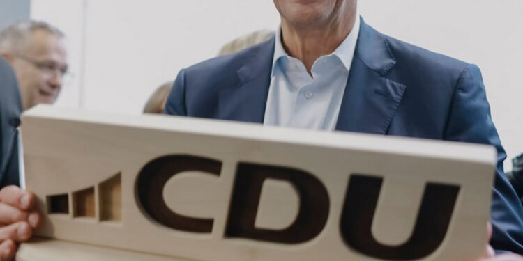 Elezioni Germania, Merz vince con il 28,6%, crolla Spd, AfD al 20%. Affluenza all’84%