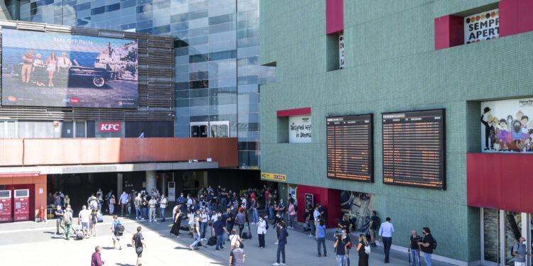 Roma, alla stazione Tiburtina niente servizi igienici per gli addetti all’antincendio: solo wc a pagamento (1,20 € ogni pipì)