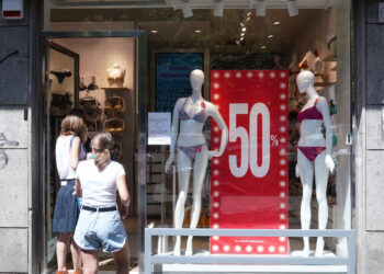 Moda, è crisi anche nel settore retail: meno 18 negozi ogni giorno. Felloni (Federazione Moda Italia): urge un Piano che sostenga l’intera filiera
