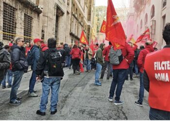 Versalis, “l’altra vertenza”. I lavoratori dell’indotto contro il piano Eni