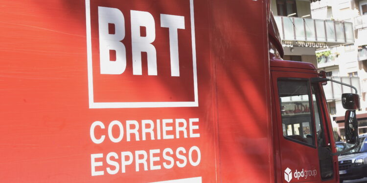 Logistica, a Genova sciopero e presidio dei corrieri Bartolini