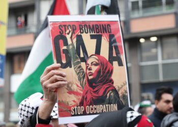 ‘Fermate Israele. A Gaza e in Cisgiordania muore l’umanità’: fiaccolata in Campidoglio, partecipa Maurizio Landini