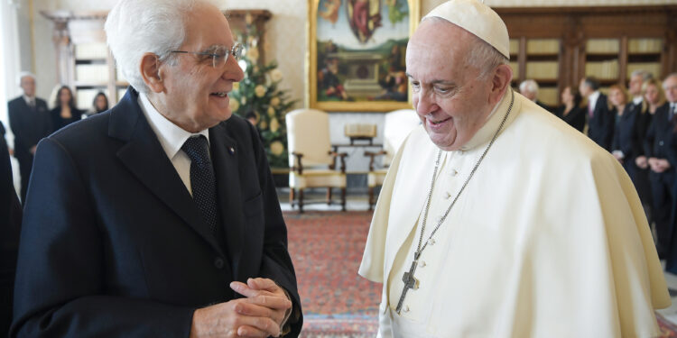 Papa, Mattarella: grande vuoto e dolore. Viene meno un punto di riferimento