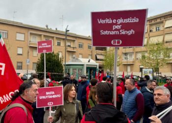 Caporalato, processo a Latina per la morte di Satnam Singh. Presidio dei sindacati davanti al tribunale