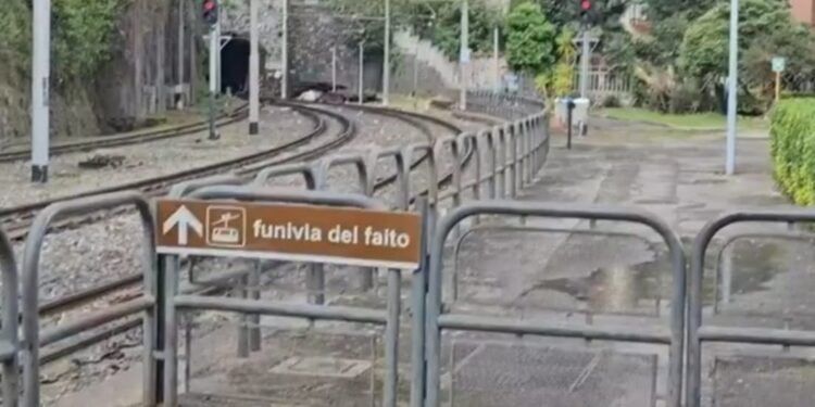 Monte Faito, precipita una cabina della funivia: 4 morti e un ferito gravissimo. Il cordoglio del sindacati: tragedia enorme che colpisce profondamente 