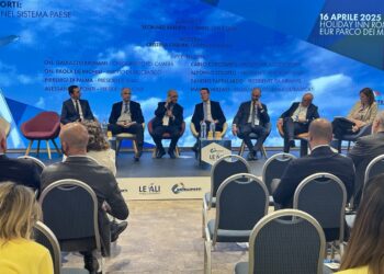 Trasporto aereo, il settore vola lontano. Ma c’è ancora confusione sulla politica industriale e la transizione tecnologica è un percorso non privo di inciampi