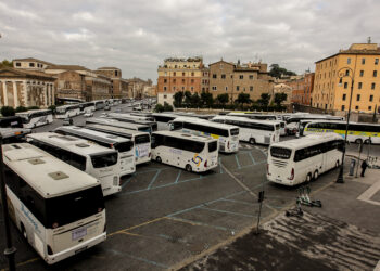 Trasporti, sottoscritto il rinnovo del contratto noleggio autobus con conducente, aumento tabellare di 200 euro