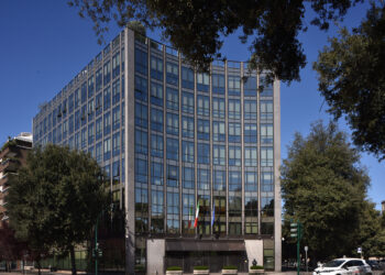 Metalmeccanici, Leonardo chiede la riapertura delle trattative per il contratto: “questo stallo danneggia le imprese, la mediazione va trovata ora”. La lettera riservata che spiazza Federmeccanica. I sindacati in assemblea pubblica il 20 a Bologna