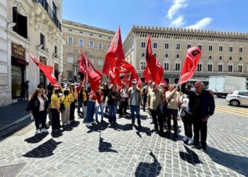 Agroindustria, in migliaia ai presidi della Flai Cgil davanti alle prefetture. Mininni: “troppo spesso lavoro è sfruttamento, coi referendum cancelliamo leggi ingiuste”