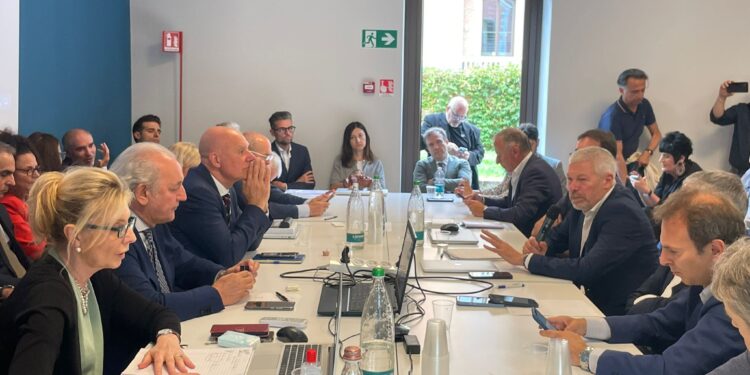 Metalmeccanici, rinnovato il biennio economico del CCSL: aumenti del 6,6%, 134,96 euro per Stellantis e 139,80 euro per Iveco, Cnhi e Ferrari, una tantum di 480 euro