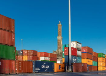 Commercio estero, Istat: ad aprile export -2,8% mese, +0,4% anno