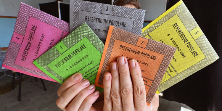 Referendum, a metà sezioni scrutinate affluenza sotto il 30%