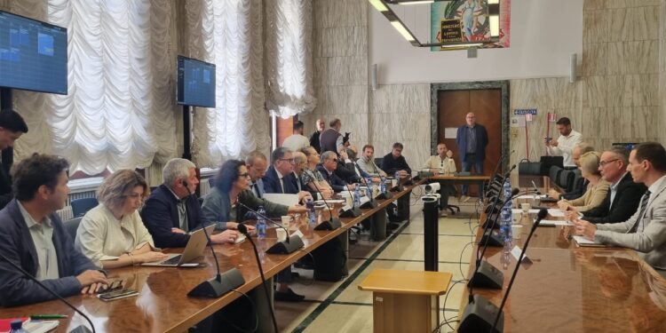 Metalmeccanici, spiragli per una ripresa del confronto sul contratto dopo il vertice al ministero del Lavoro: Federmeccanica e sindacati disposti a una “trattativa senza pregiudizi”. Calderone, “è nell’interesse del paese”