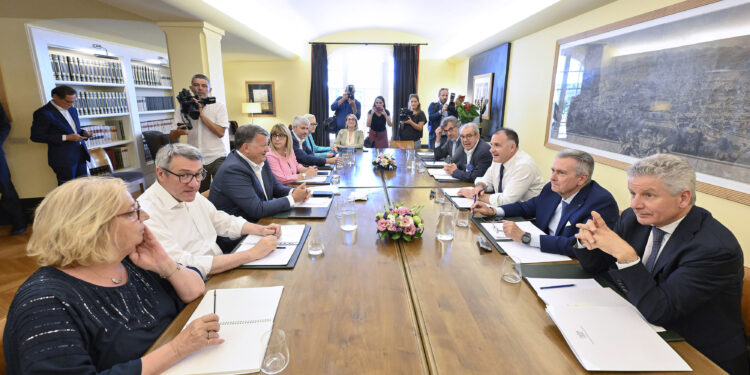 Confindustria-sindacati, riparte il confronto. Tutti soddisfatti dopo un incontro fiume di oltre tre ore. Nei prossimi giorni sarà fissata una “agenda”. E Orsini si impegna a sbloccare il contratto metalmeccanici