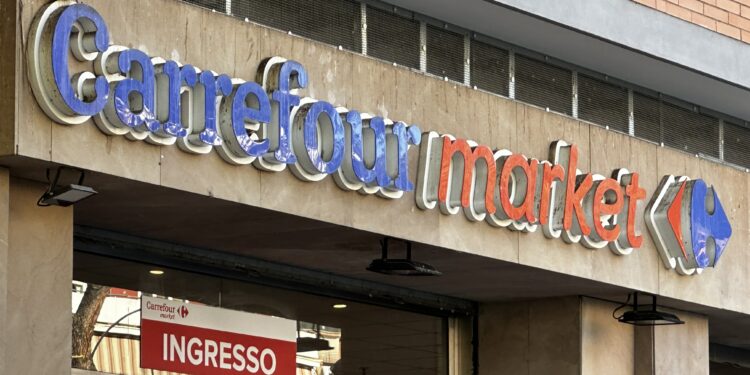 Carrefour Italia, proclamato lo stato di agitazione per le voci sull’addio all’Italia. Sindacati, l’azienda non smentisce nè conferma, vogliamo chiarezza