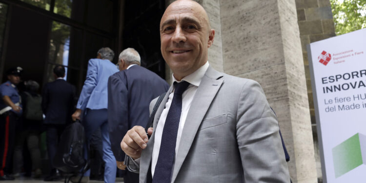 Taranto, il sindaco Piero Bitetti ritira le dimissioni