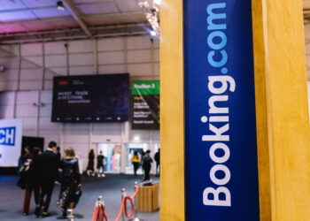 Booking.com, piano di licenziamenti per fare spazio ad automazione e ottimizzazione dei costi. I sindacati: lavoratrici e lavoratori non paghino le scelte aziendali, proclamato lo stato di agitazione