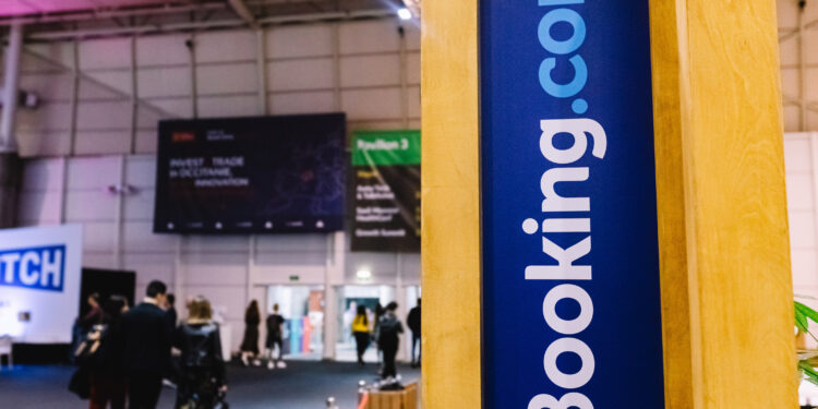 Booking.com, piano di licenziamenti per fare spazio ad automazione e ottimizzazione dei costi. I sindacati: lavoratrici e lavoratori non paghino le scelte aziendali, proclamato lo stato di agitazione