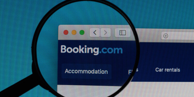 Booking, il 4 agosto lavoratori in sciopero contro i licenziamenti
