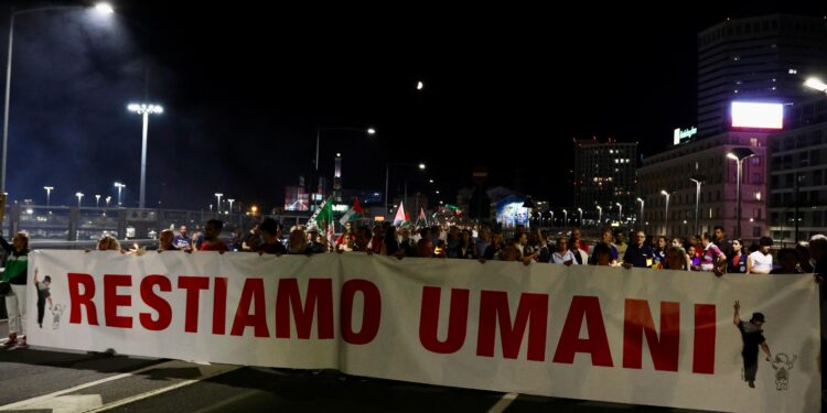 A Genova 40mila persone in corteo per Gaza. Magni (Cgil): la politica apra gli occhi di fronte a questa risposta della società civile. Quello che sta accadendo è una vergogna per tutta l’umanità, chi non reagisce ne risponderà davanti alla Storia