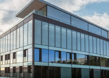 YOOX annuncia 211 licenziamenti, oltre il 20% della forza lavoro