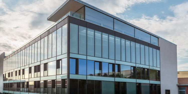 YOOX annuncia 211 licenziamenti, oltre il 20% della forza lavoro