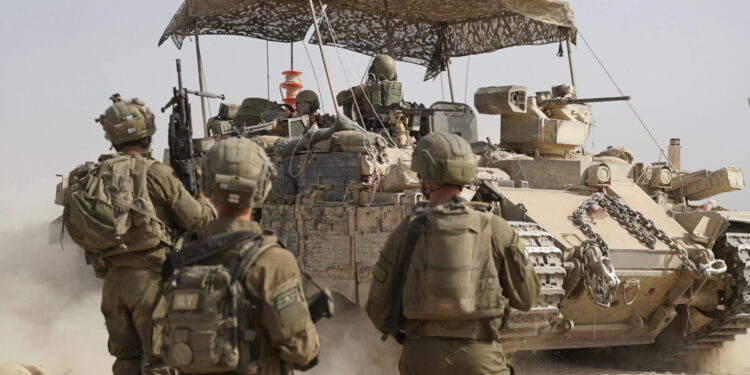 Gaza, il governo di Israele ha approvato l’accordo per il rilascio degli ostaggi. Scatta il cessate il fuoco sulla striscia, ma l’Idf continua a bombardare