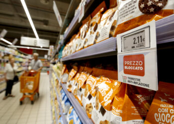 Economia, Istat: a ottobre inflazione frena all’1,2%, prezzi -0,3% su mese
