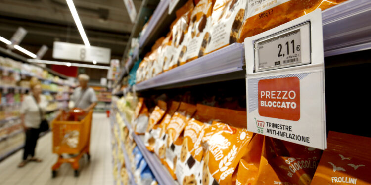 Economia, Istat: a ottobre inflazione frena all’1,2%, prezzi -0,3% su mese