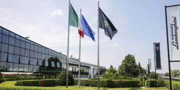Lamborghini, accordo sulla settimana corta a parità di salario per i lavoratori della logistica