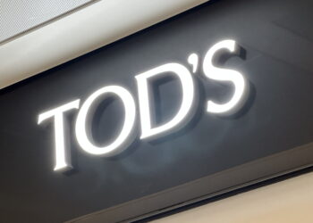 Moda, Tod’s nel mirino della Procura: modalità da “para-schiavitù” e condizioni di lavoro “ottocentesche”. Della Valle: dire che c’è caporalato in mondi come i nostri è una grossa stupidaggine