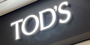 Moda, Tod’s nel mirino della Procura: modalità da “para-schiavitù” e condizioni di lavoro “ottocentesche”. Della Valle: dire che c’è caporalato in mondi come i nostri è una grossa stupidaggine