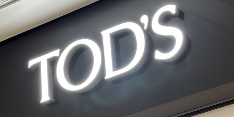 Moda, Tod’s nel mirino della Procura: modalità da “para-schiavitù” e condizioni di lavoro “ottocentesche”. Della Valle: dire che c’è caporalato in mondi come i nostri è una grossa stupidaggine