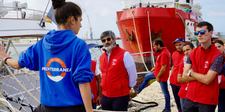 Migranti, la Flai Cgil in visita sulla nave di Mediterranea. Mininni: Chi salva vite in mare va sostenuto e non criminalizzato