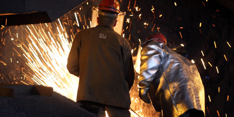 Ex Ilva, sindacati convocati il 18 novembre. Urso: disponibili a discutere