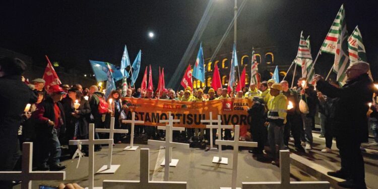 Per Octav! La fiaccolata dei sindacati ai Fori Imperiali