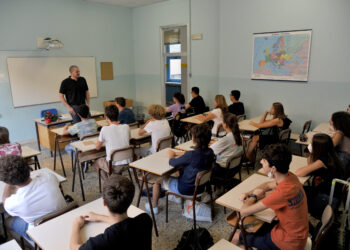 Educazione affettiva, via libera alla Camera al ddl Valditara. Flc-Cgil: lede l’autonomia della scuola. Protesta delle opposizioni a Montecitorio