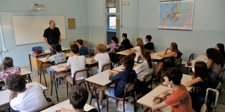 Educazione affettiva, via libera alla Camera al ddl Valditara. Flc-Cgil: lede l’autonomia della scuola. Protesta delle opposizioni a Montecitorio