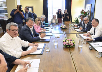 Prove di riavvicinamento tra Confindustria e sindacati: tra divisioni e pressioni, la scelta di andare avanti insieme