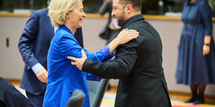 Via libera dall’Ue prestito da 90 mld all’Ucraina, accantonato la soluzione degli asset